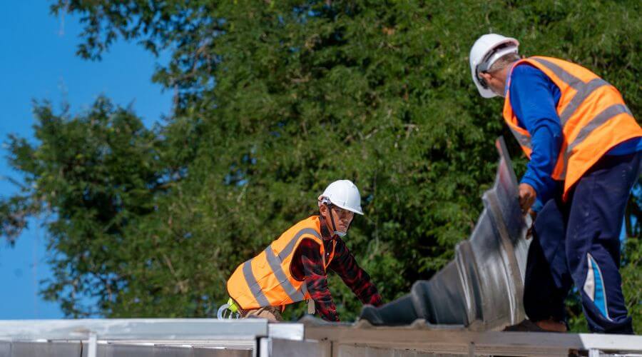 Professional gutter cleaning in Picacho, NM